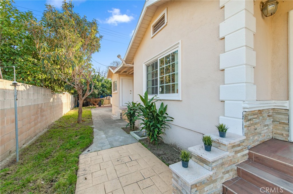 612 W Ramona Road