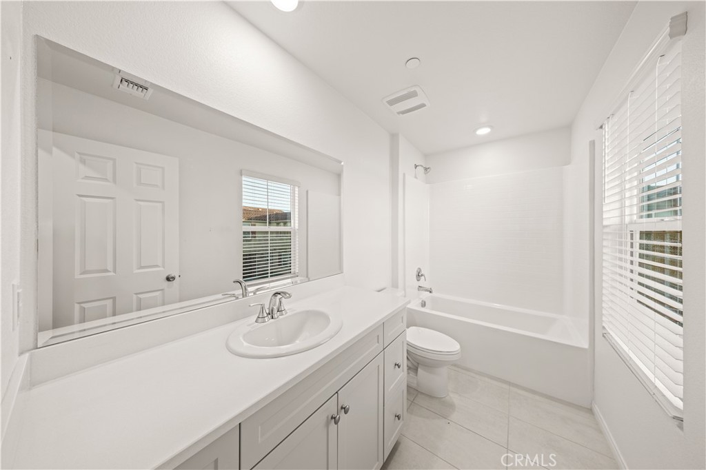 3918 E E Cambria Privado