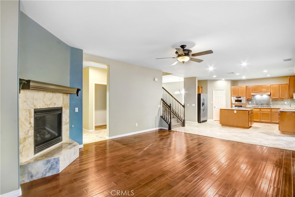 41031 Crimson Pillar