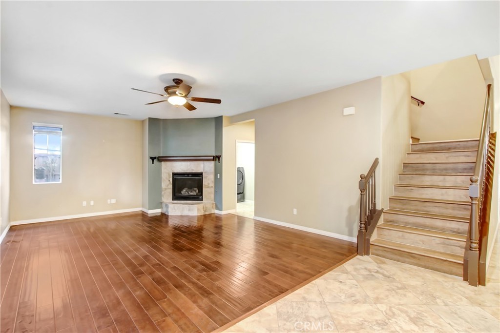 41031 Crimson Pillar