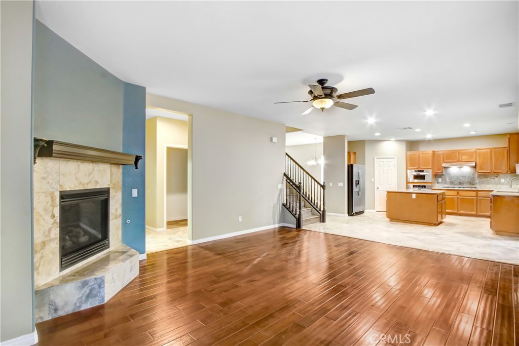 41031 Crimson Pillar