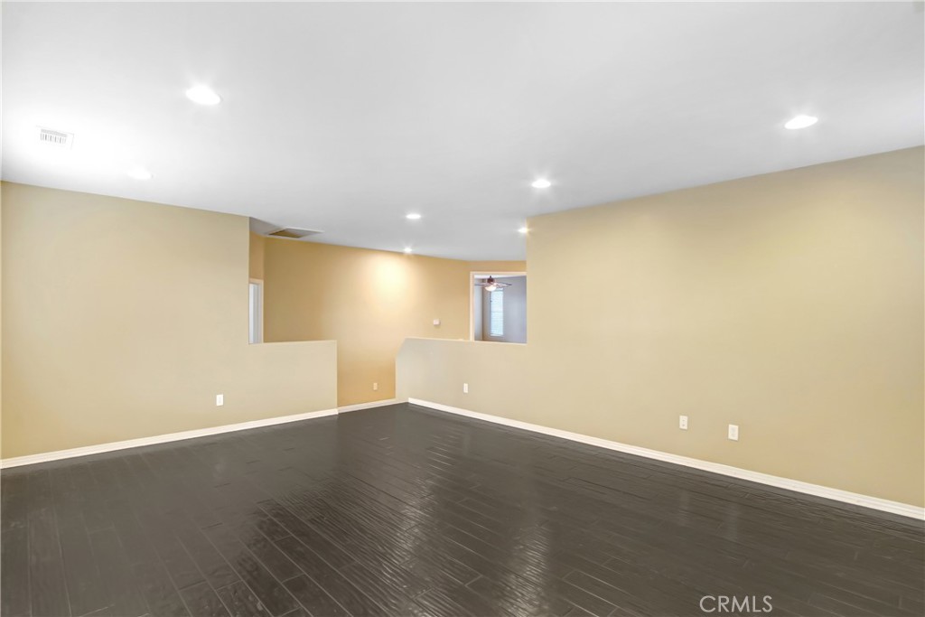 41031 Crimson Pillar