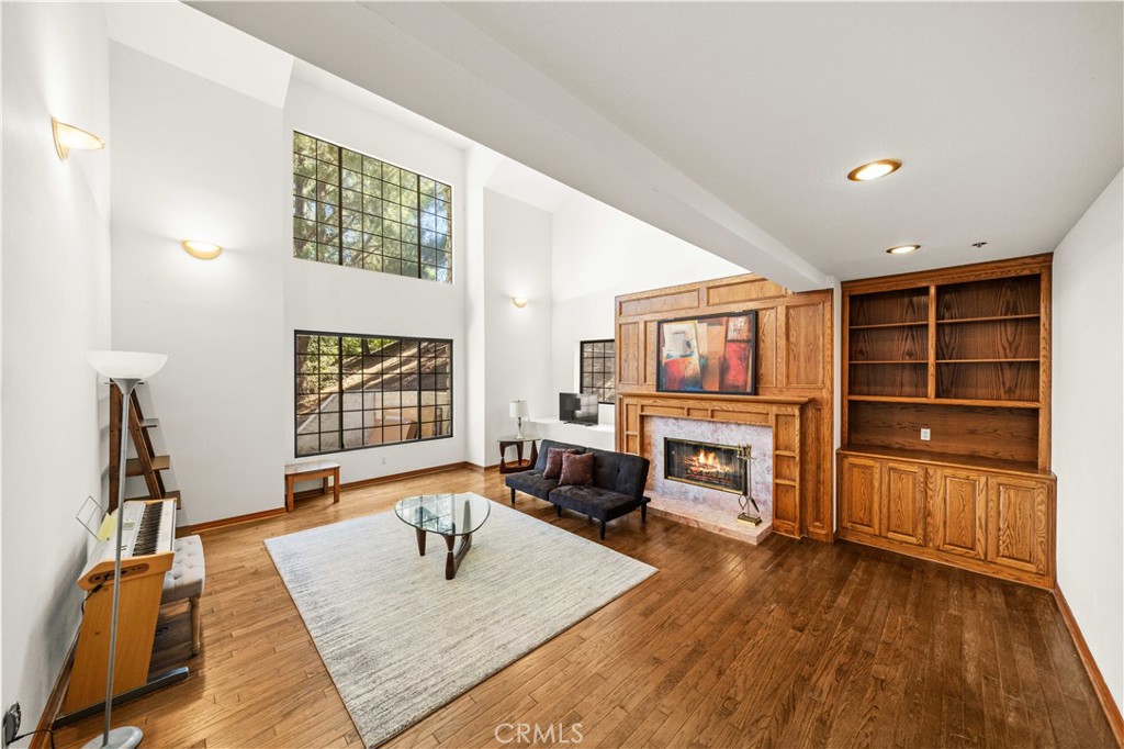 15930 Esquilime