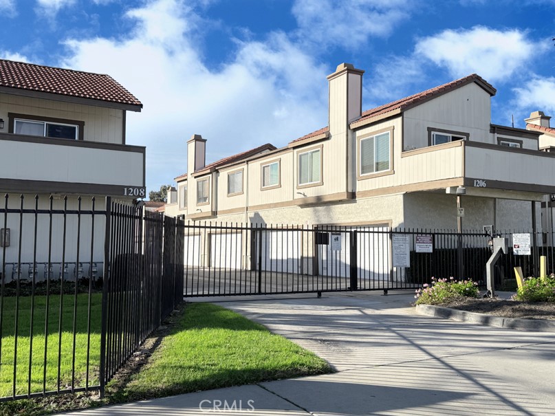 1230 S Cypress