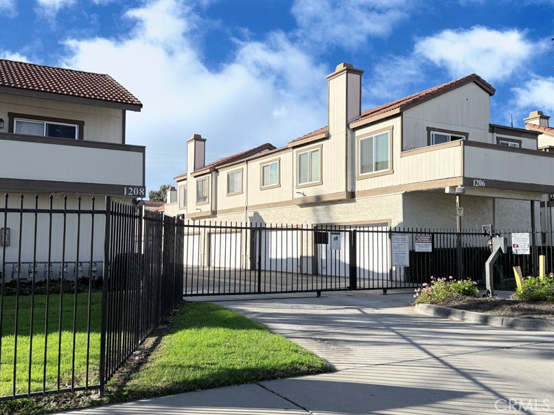 1230 S Cypress