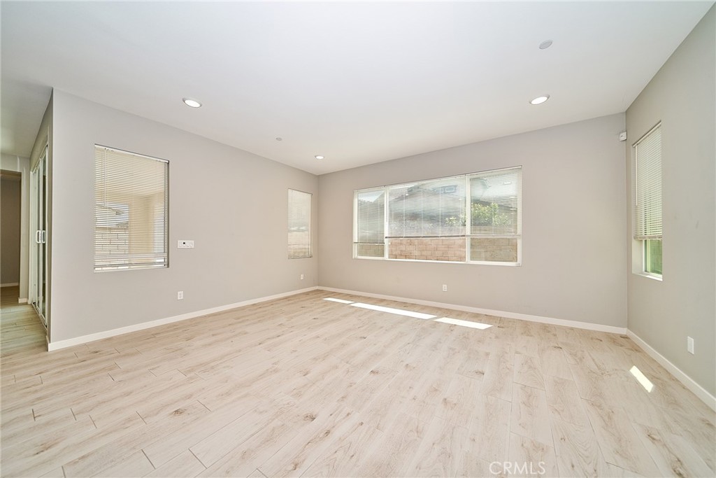 2622 E Embry Lane