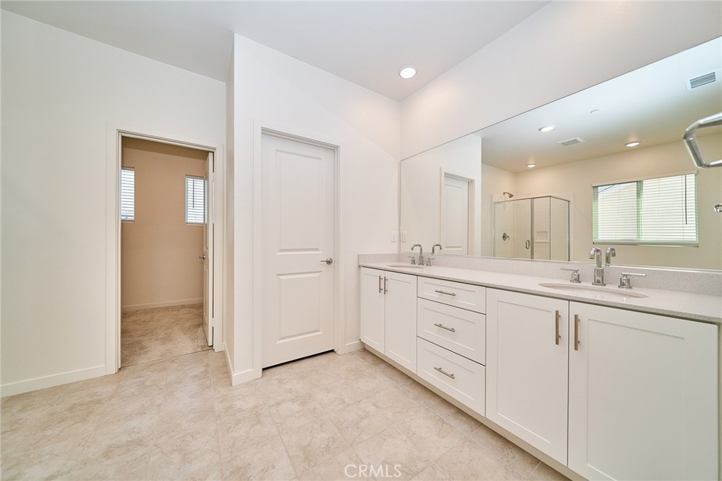 2622 E Embry Lane