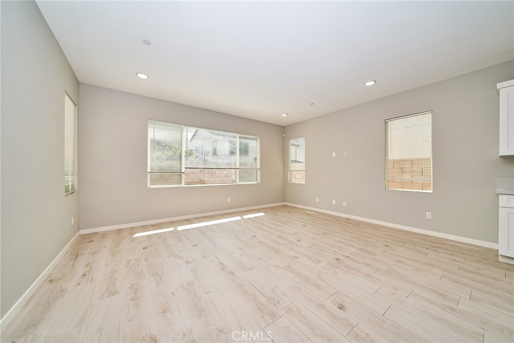 2622 E Embry Lane