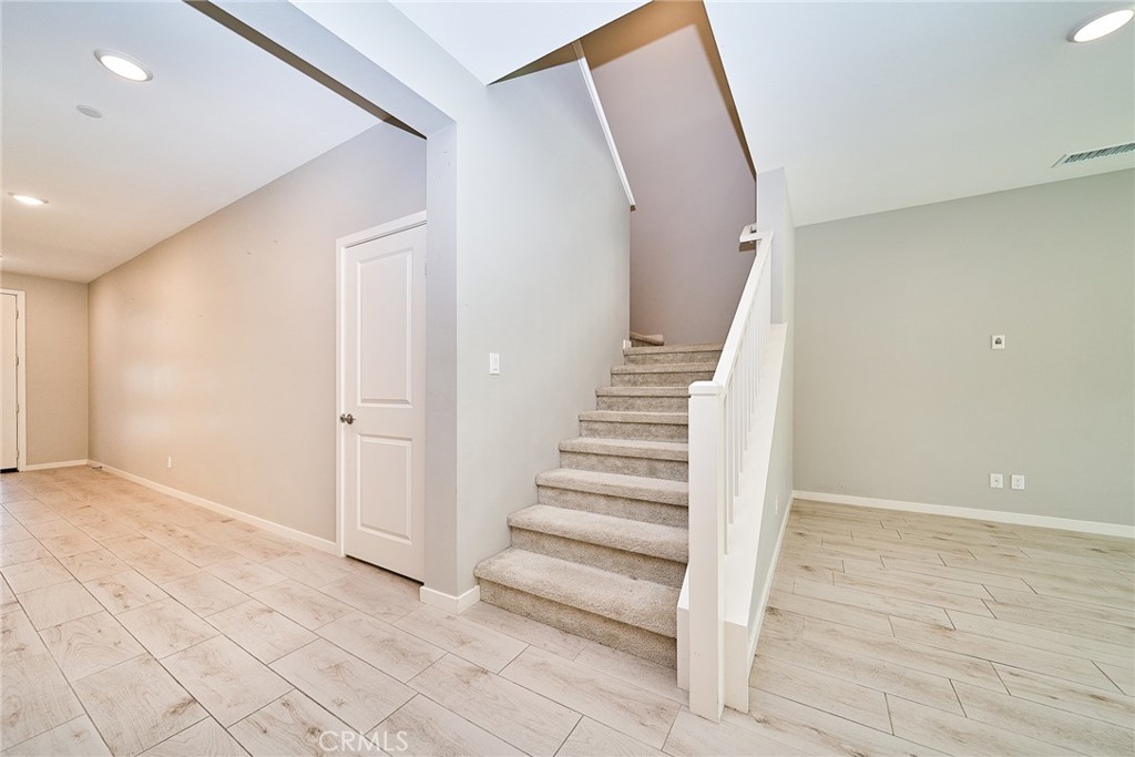 2622 E Embry Lane