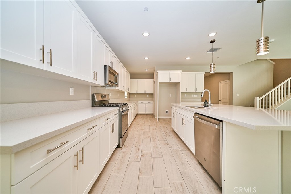 2622 E Embry Lane