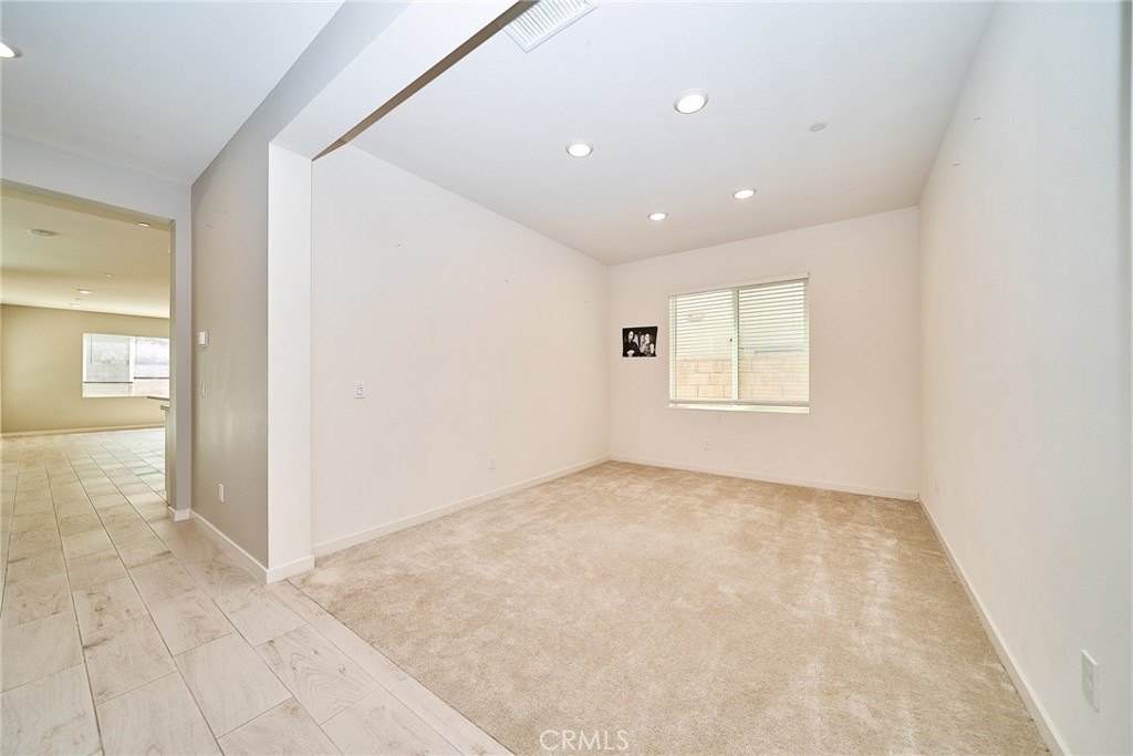 2622 E Embry Lane