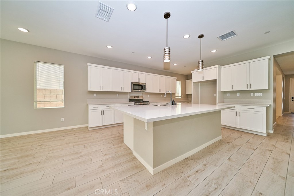 2622 E Embry Lane
