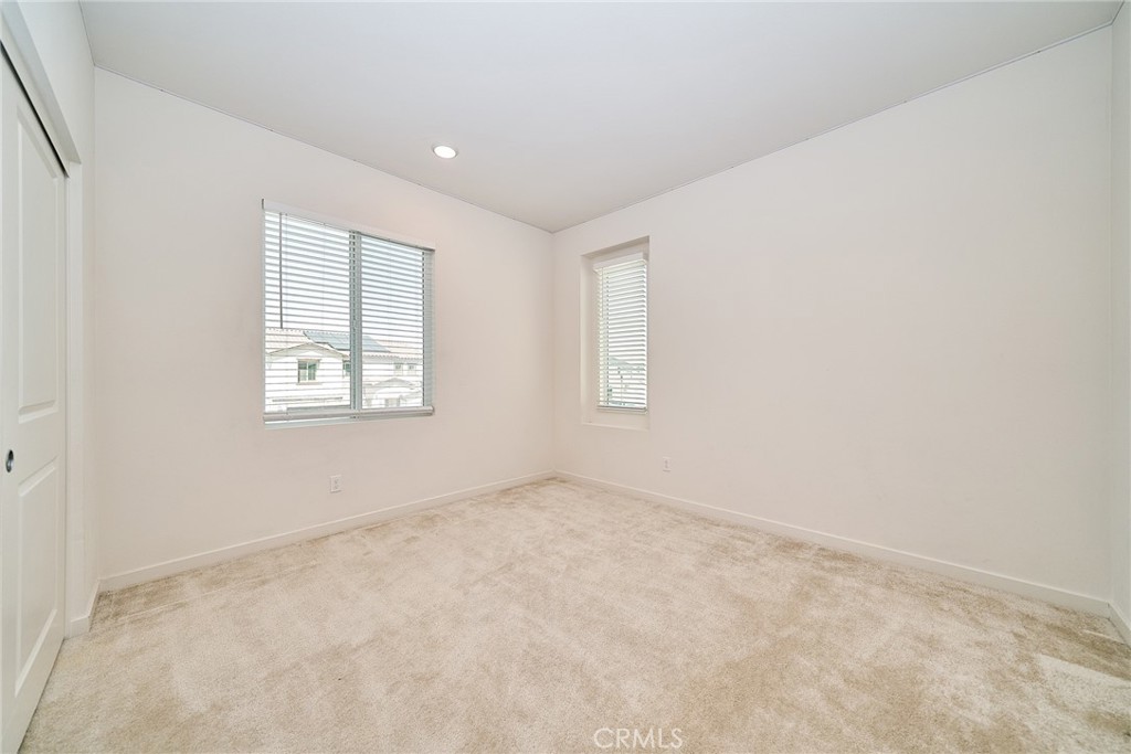 2622 E Embry Lane