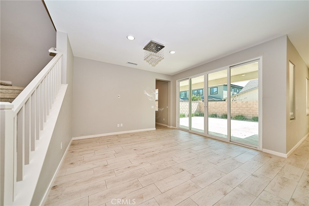 2622 E Embry Lane