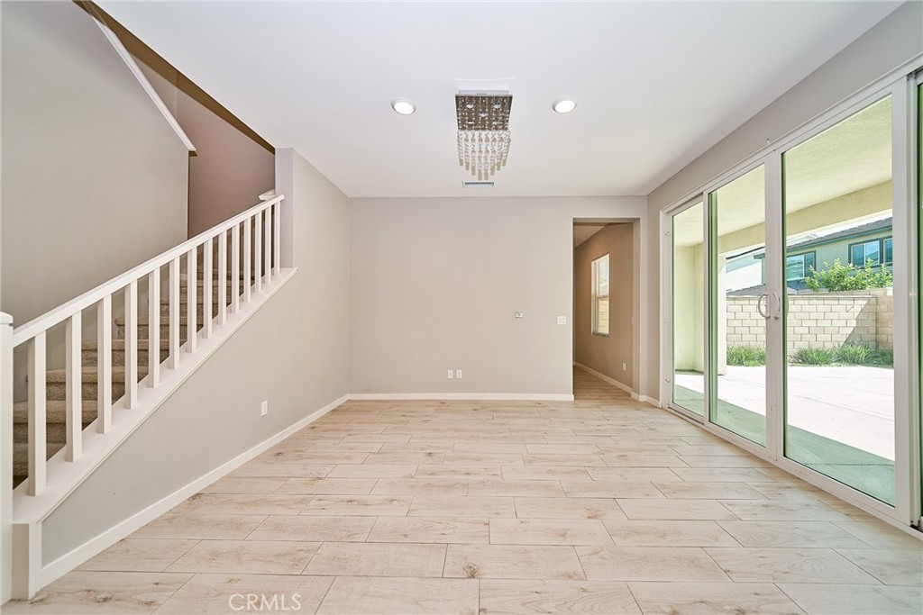 2622 E Embry Lane