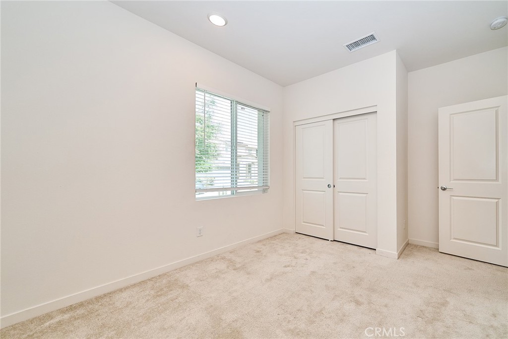 2622 E Embry Lane