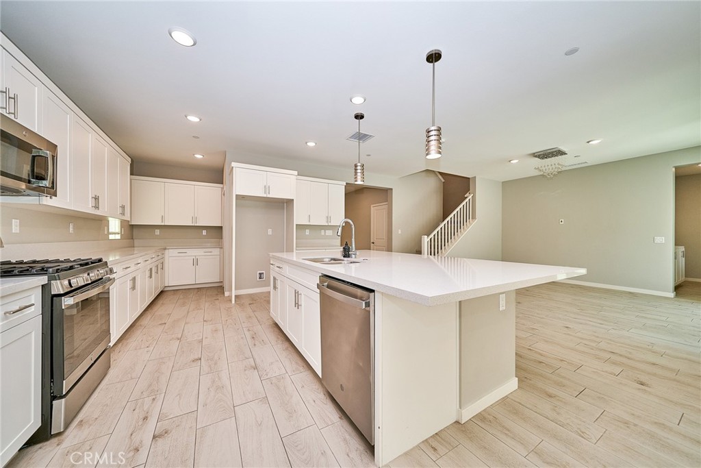 2622 E Embry Lane