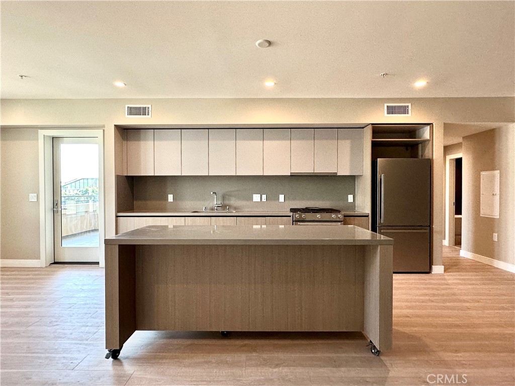 39 S Los Robles Avenue 3006