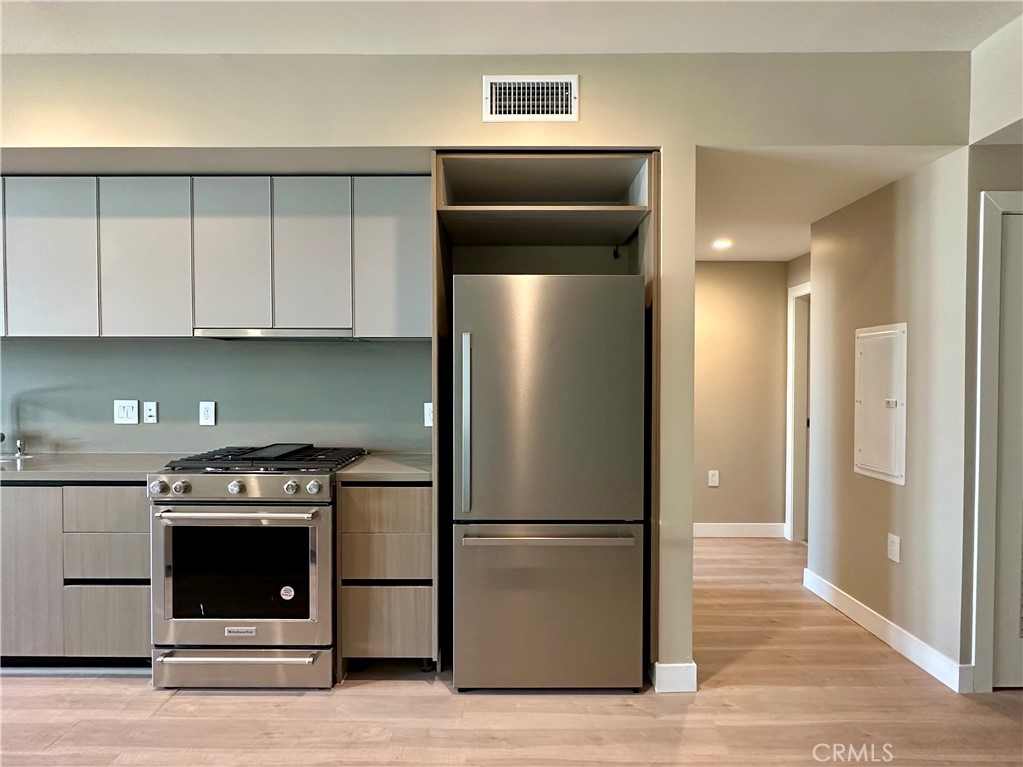 39 S Los Robles Avenue 3006