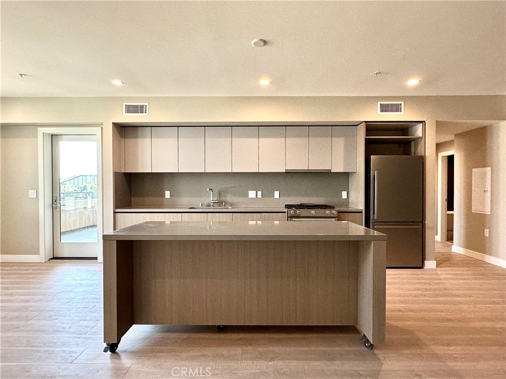 39 S Los Robles Avenue 3006