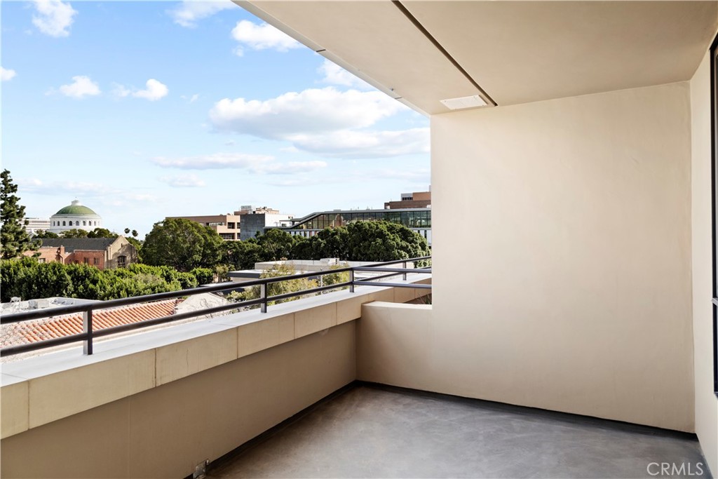 39 S Los Robles Avenue 3006