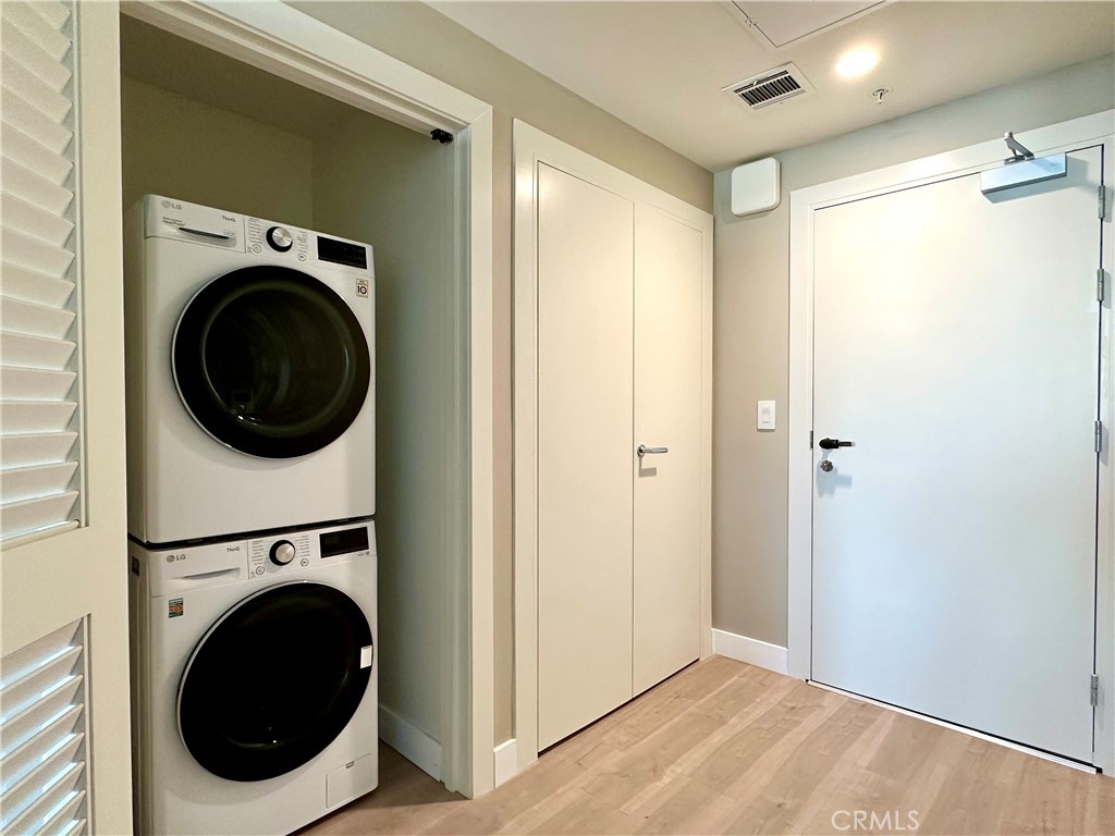 39 S Los Robles Avenue 3006
