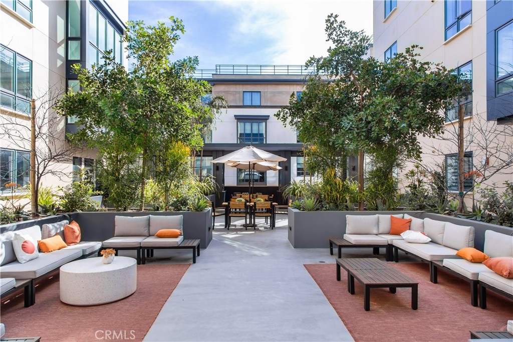39 S Los Robles Avenue 3006