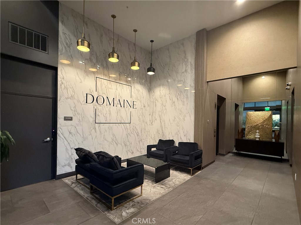 39 S Los Robles Avenue 3006