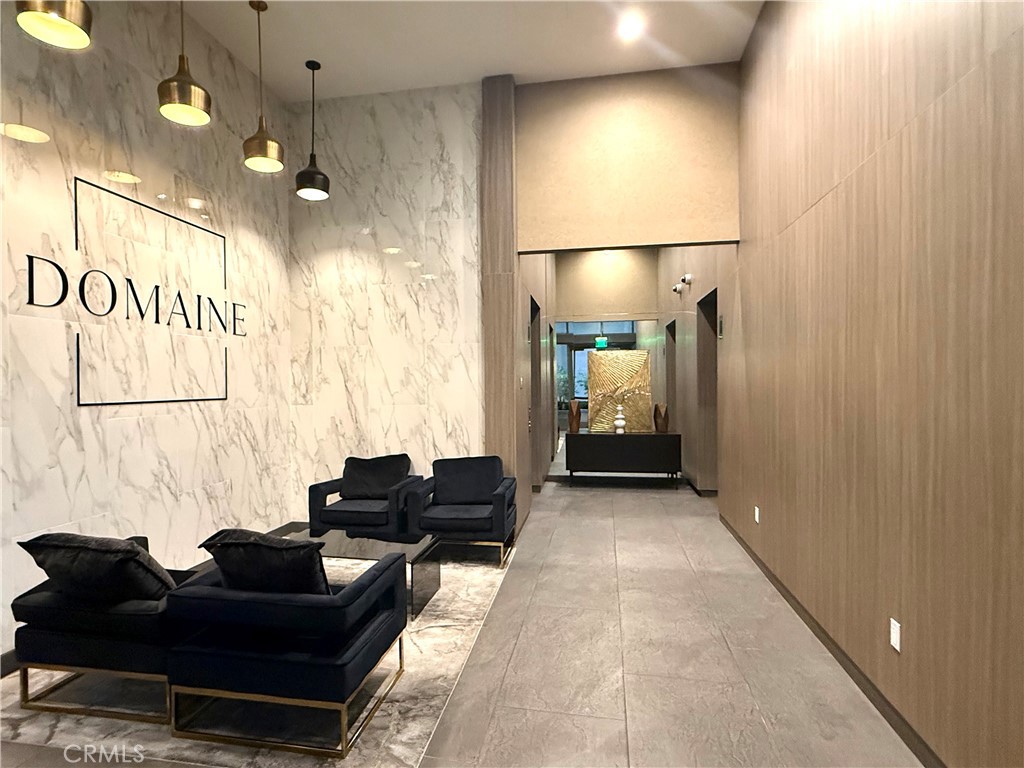 39 S Los Robles Avenue 3006