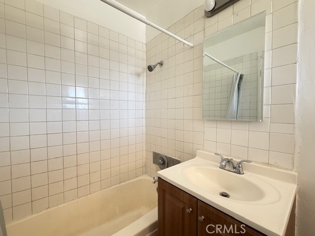 818 E C St