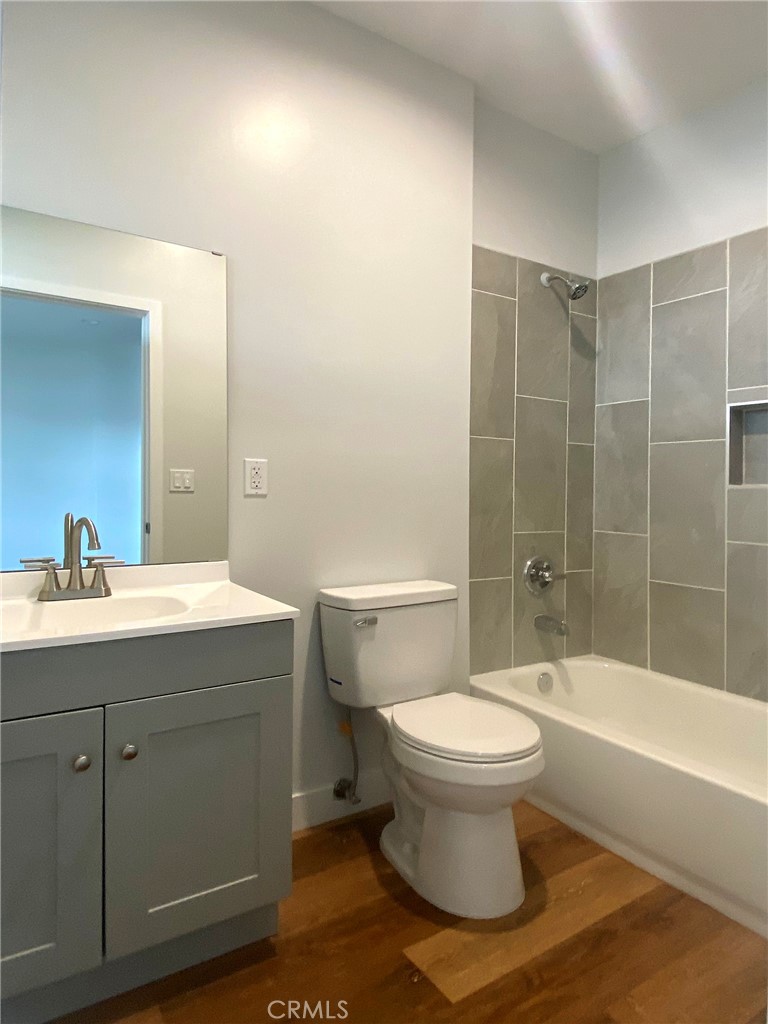 300 Alhambra Road E E