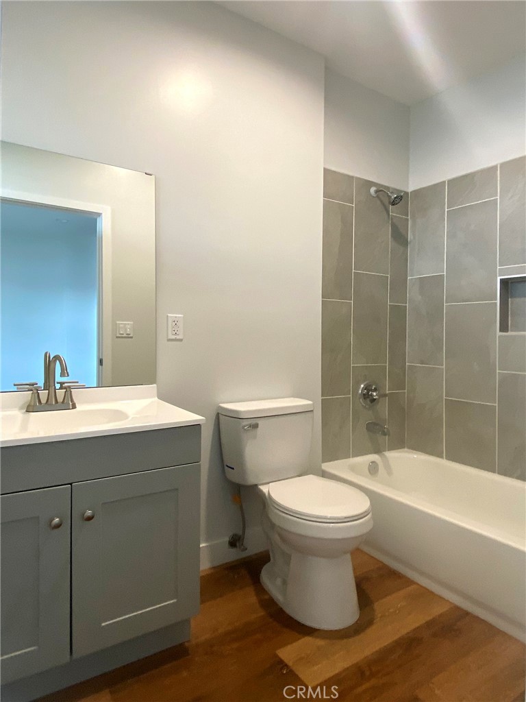 300 Alhambra Road E E