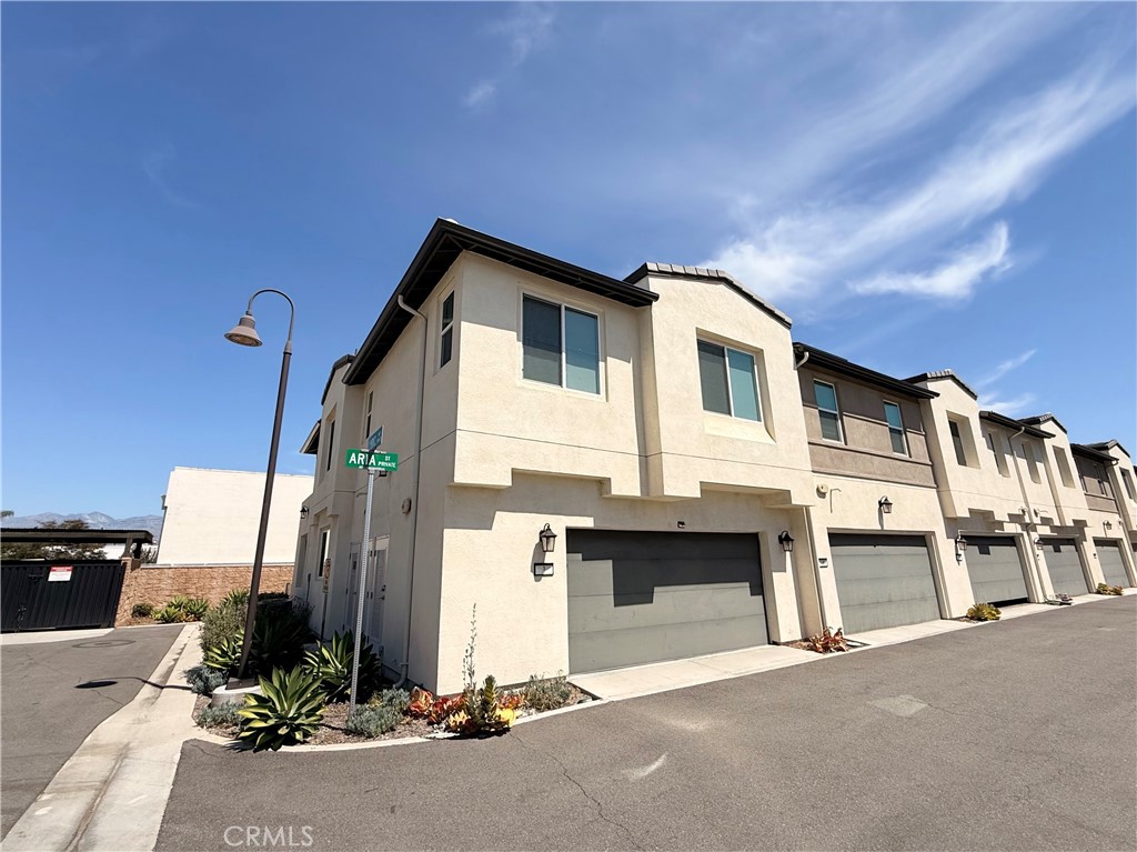 1 Aria St