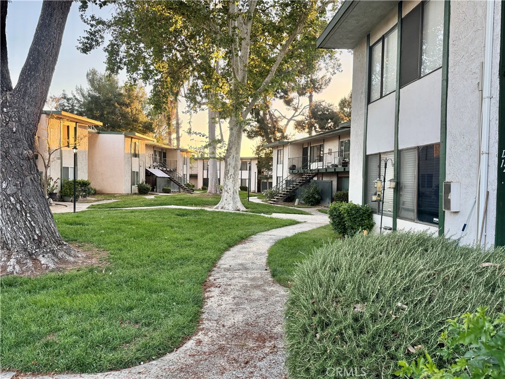 1735 E Washington