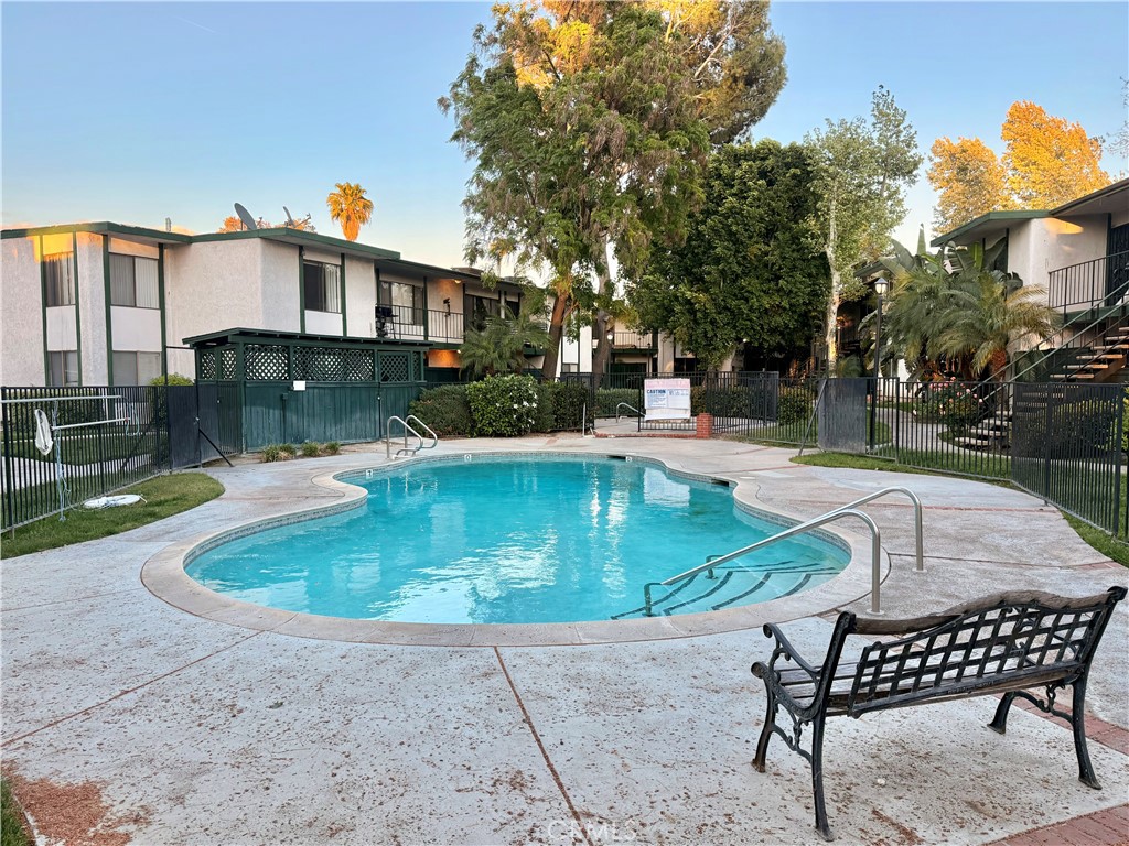 1735 E Washington