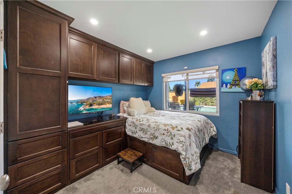 16577 Flower Glen