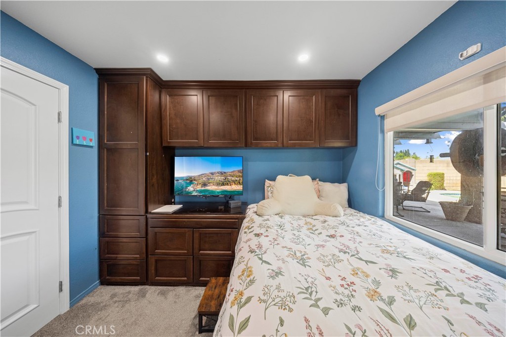 16577 Flower Glen