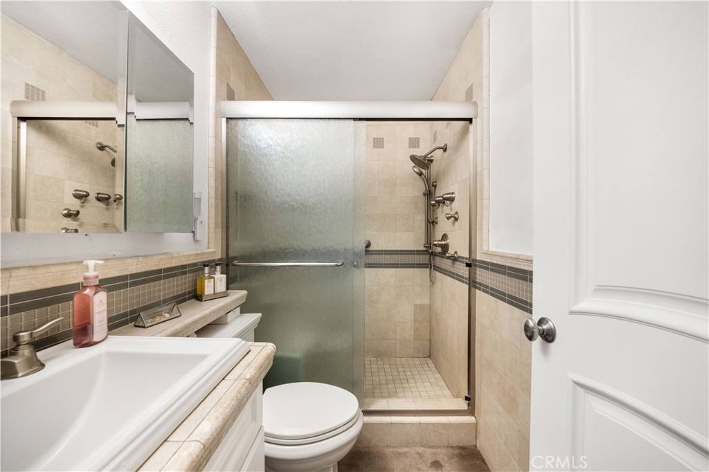 16577 Flower Glen