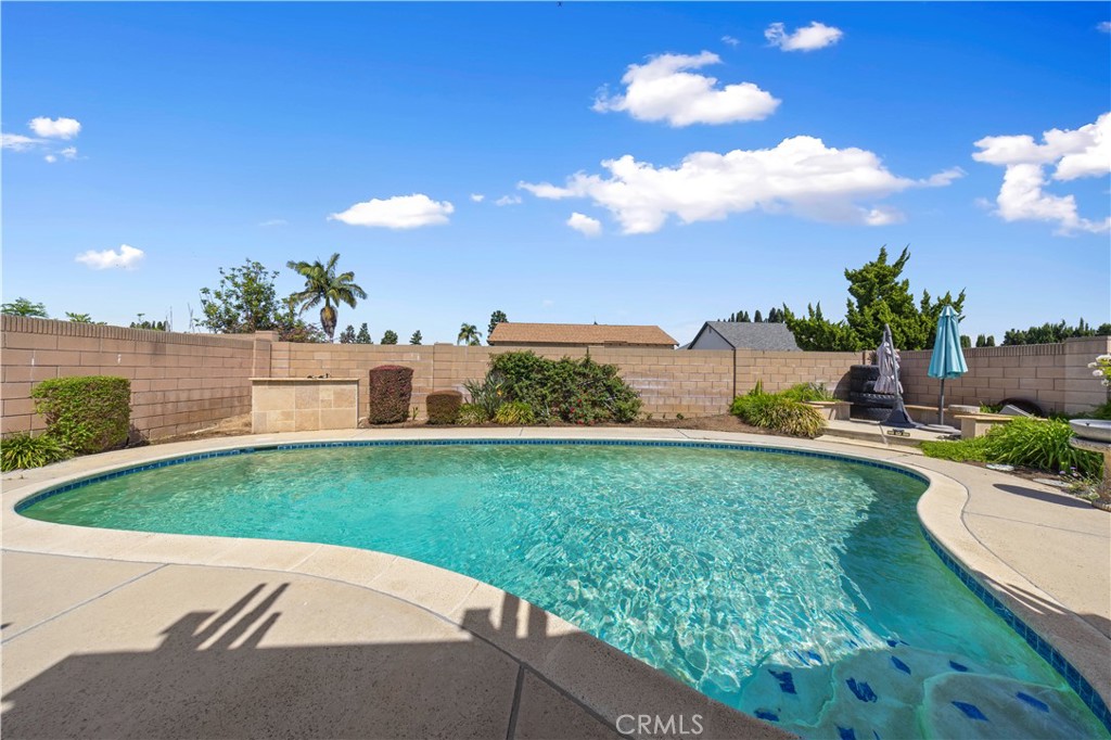 16577 Flower Glen