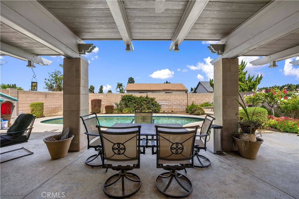 16577 Flower Glen