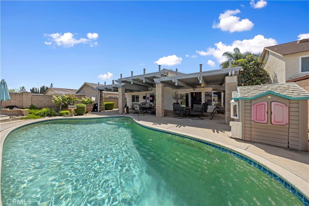 16577 Flower Glen