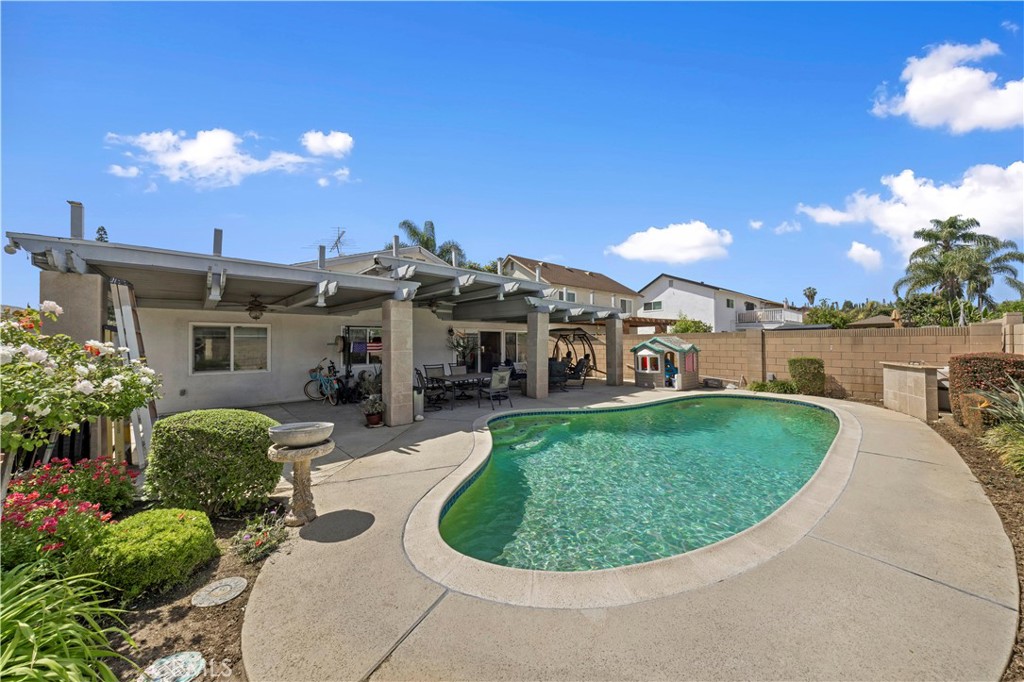 16577 Flower Glen