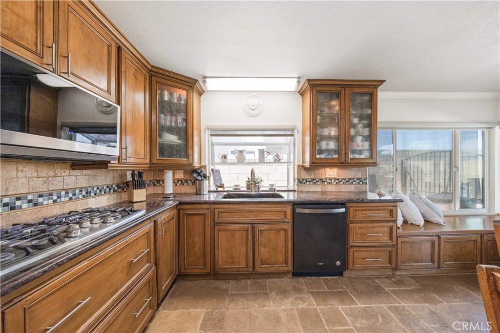 16577 Flower Glen