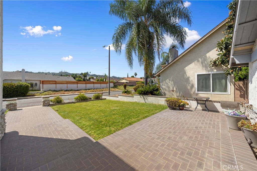 16577 Flower Glen