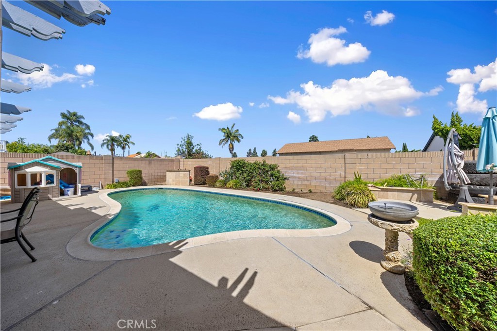 16577 Flower Glen