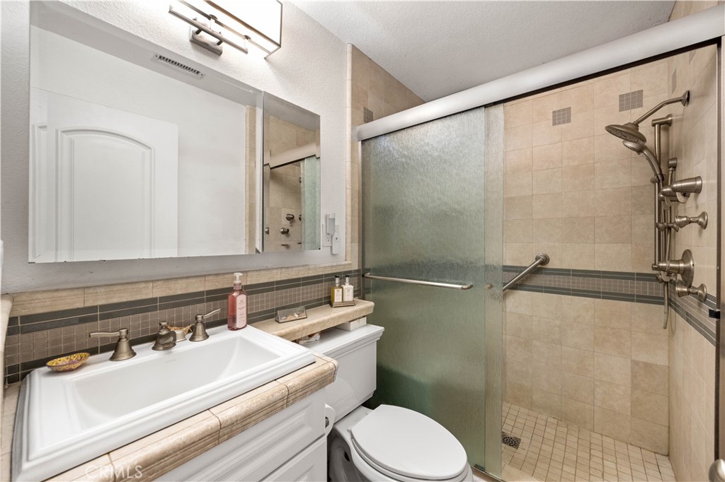 16577 Flower Glen
