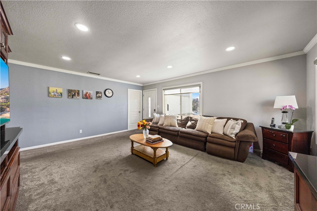 16577 Flower Glen
