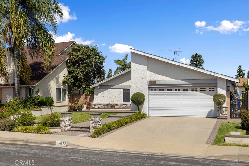 16577 Flower Glen