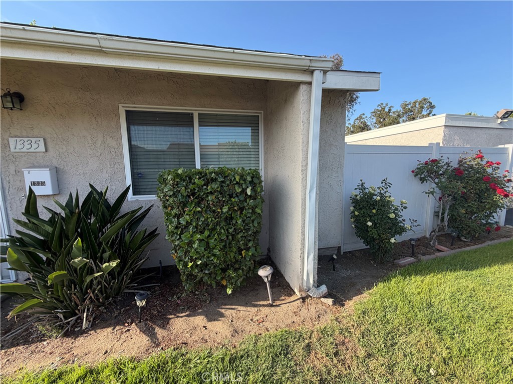 1335 N Elderberry
