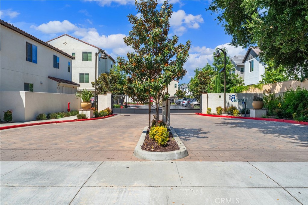 2612 Winston Court